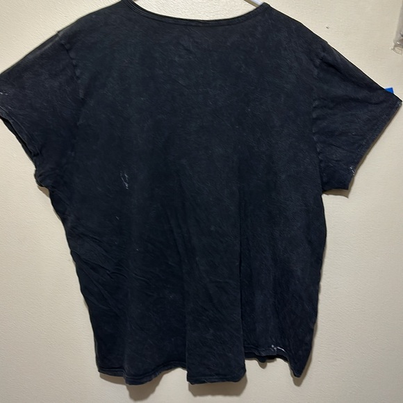 Disney’s Ursula T-shirt - Picture 4 of 4